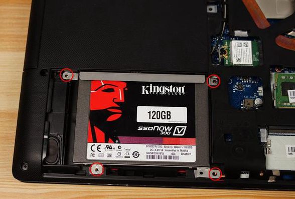 SSD aus dem Laptop entfernen