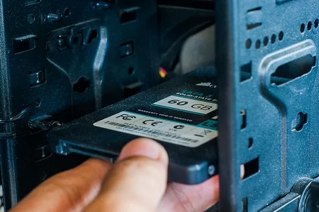 NO_TRANS:SSD in einen PC einbauen