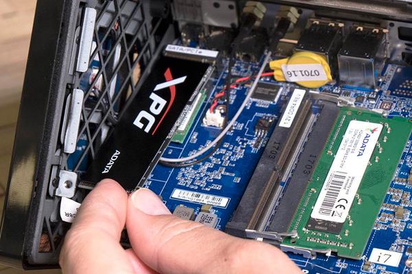 M.2 SSD in den Desktop-PC einbauen