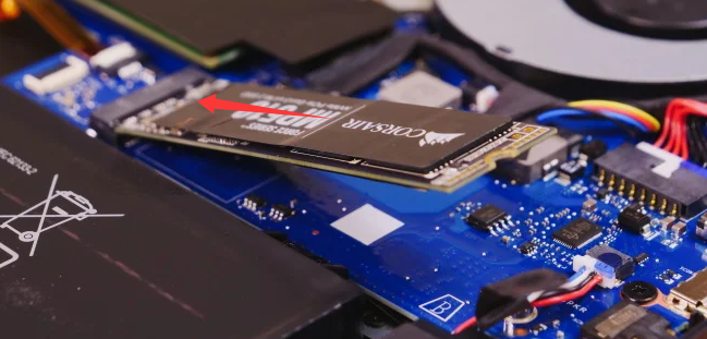Neue neue SSD einsetzen